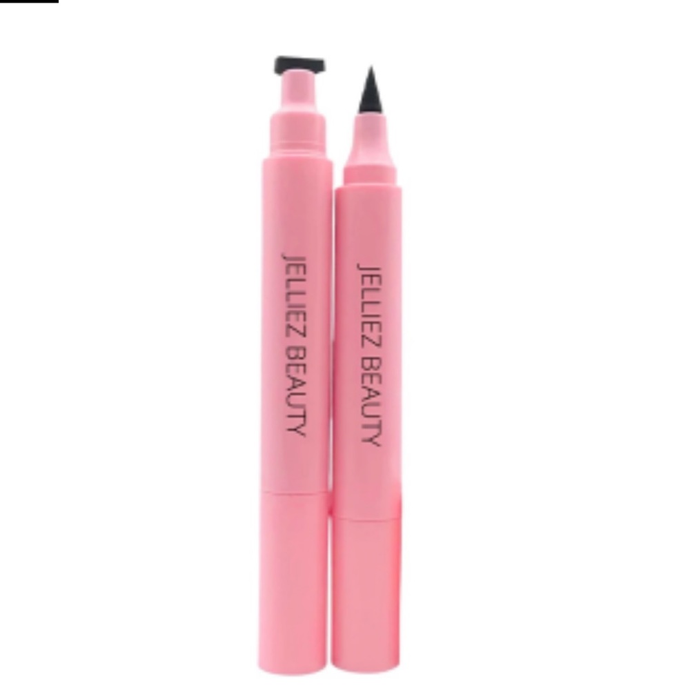JELLIEZ BEAUTY
Wing Stamp Eyeliner
Black